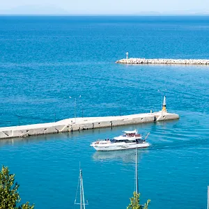 Faro Del Porto Appartement Poros (Kefalonia)